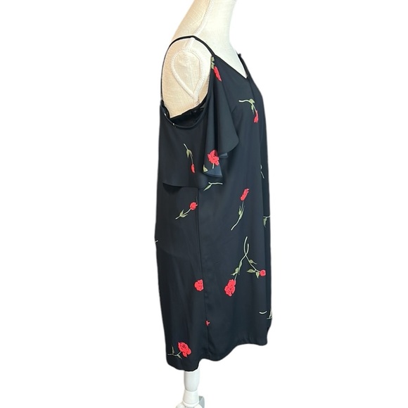 Ashley Graham Beyond Short Sleeve Cold Shoulder Mini Dress Black Red Floral M - Picture 4 of 12
